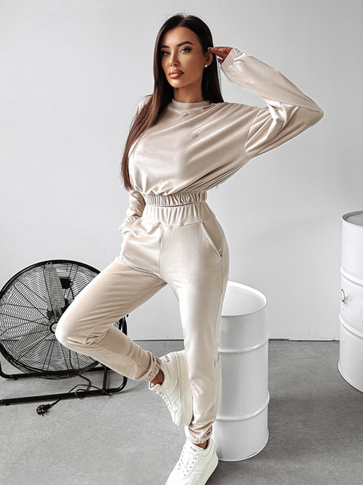 Damernas moderiktiga cropped sweat-set med elastisk midja och avslappnade byxor Eva Jonsson-Eva Jonsson
