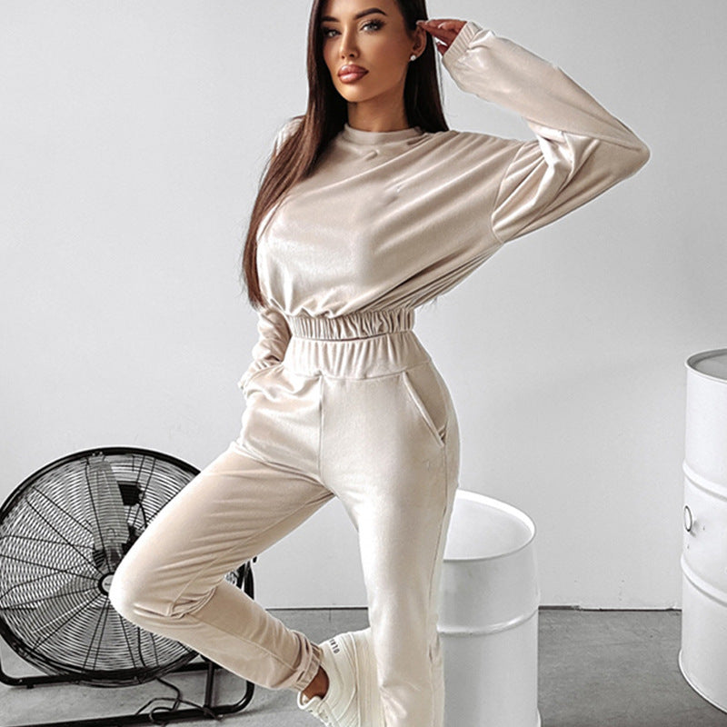 Damernas moderiktiga cropped sweat-set med elastisk midja och avslappnade byxor Eva Jonsson-Eva Jonsson
