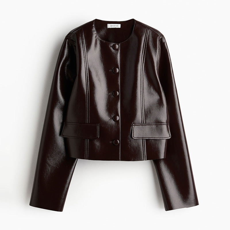 Damernas moderiktiga konstläder-set med cropped-jacka och kort kjol Mirla-Eva Jonsson