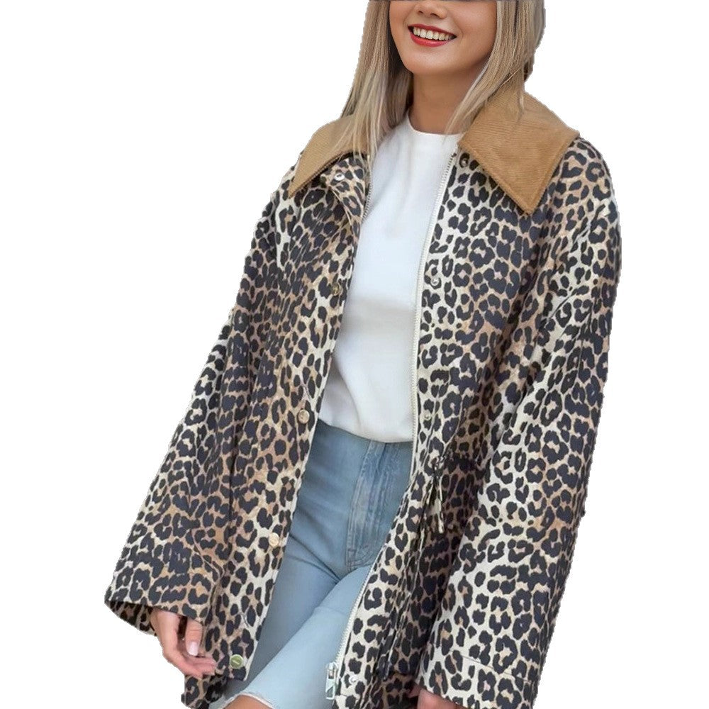Damernas moderiktiga leopardjacka med funktionella fickor och vikbar krage Eva Jonsson-Eva Jonsson