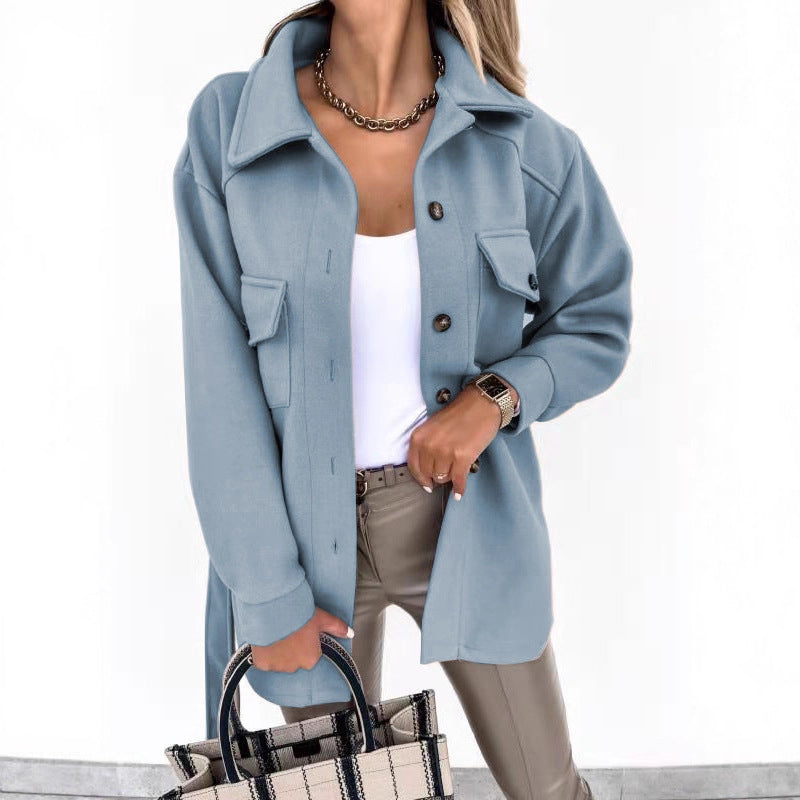 Damernas moderiktiga overshirt-jacka med påsydda fickor och knäppning Mirla-Eva Jonsson