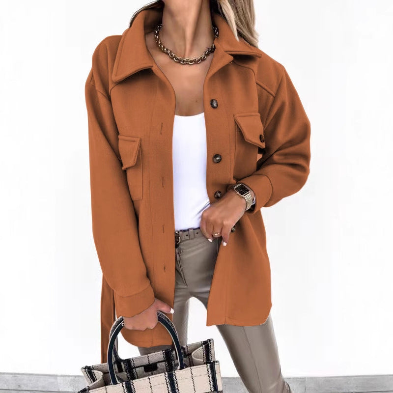 Damernas moderiktiga overshirt-jacka med påsydda fickor och knäppning Mirla-Eva Jonsson