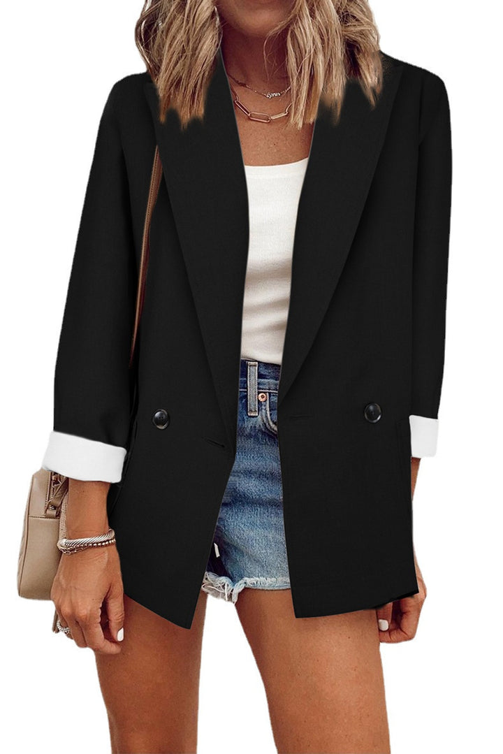 Damernas moderiktiga oversized blazer i enkel design med eleganta knappdetaljer Eva Jonsson-Eva Jonsson