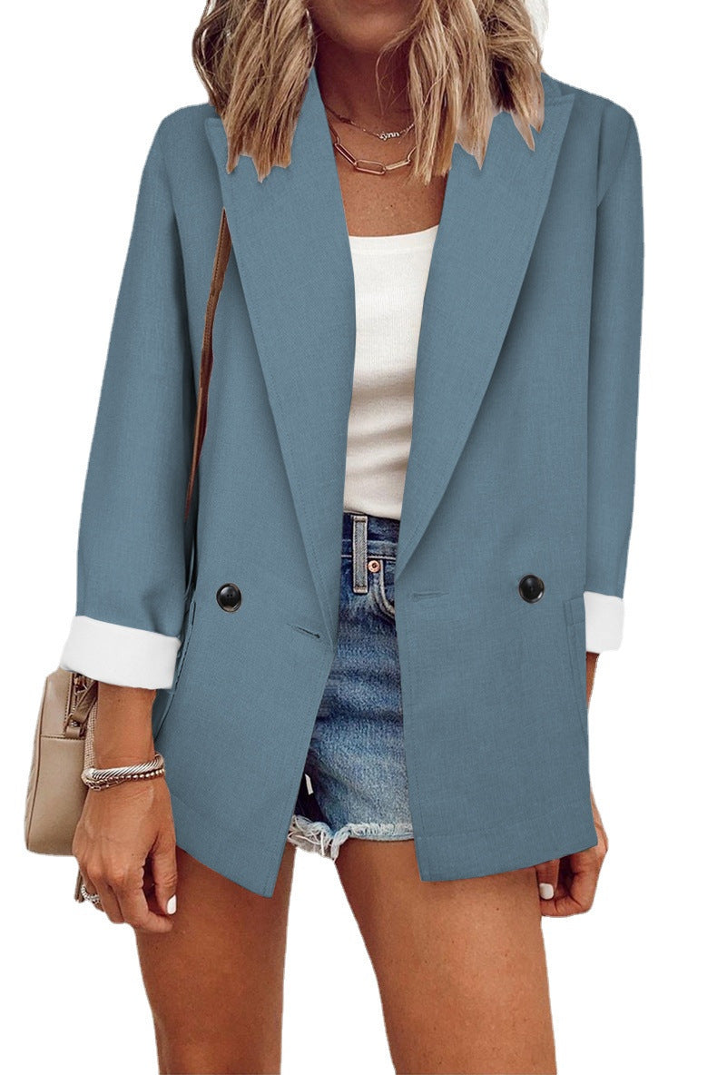 Damernas moderiktiga oversized blazer i enkel design med eleganta knappdetaljer Eva Jonsson-Eva Jonsson
