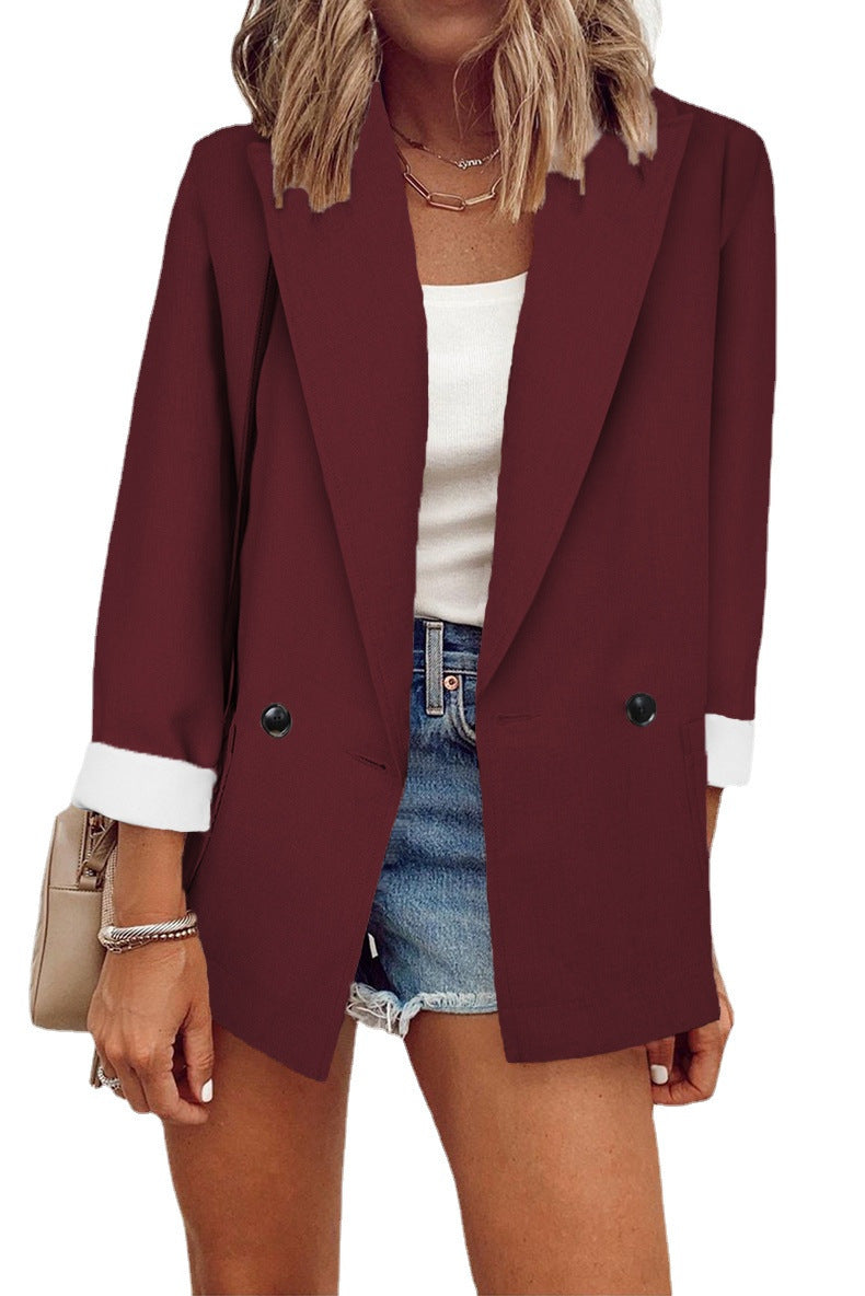 Damernas moderiktiga oversized blazer i enkel design med eleganta knappdetaljer Eva Jonsson-Eva Jonsson
