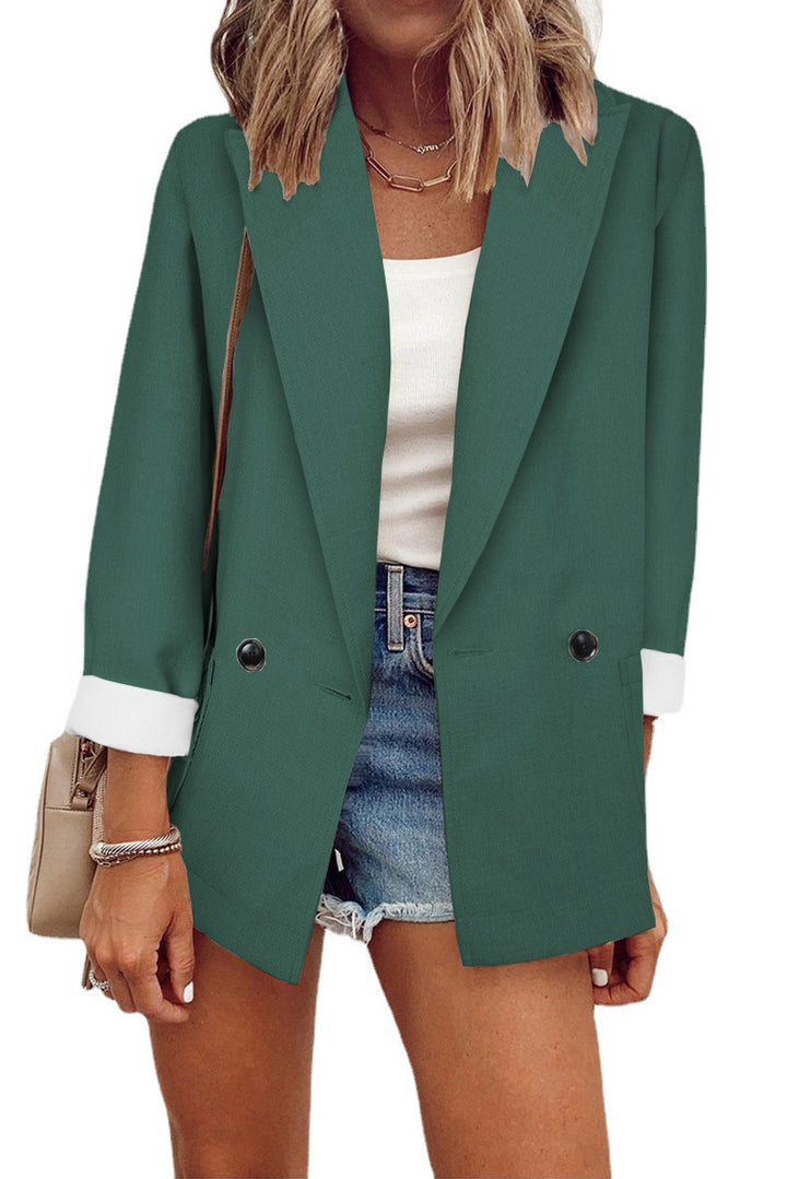 Damernas moderiktiga oversized blazer i enkel design med eleganta knappdetaljer Eva Jonsson-Eva Jonsson