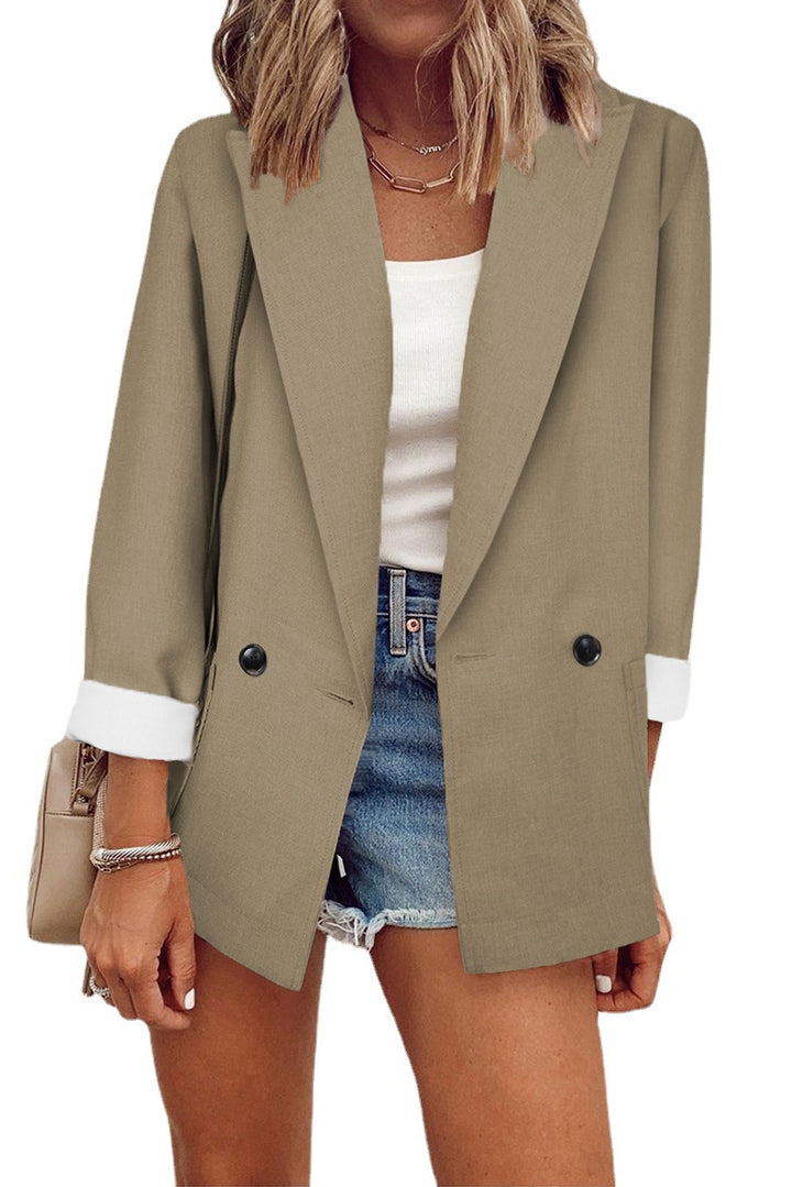 Damernas moderiktiga oversized blazer i enkel design med eleganta knappdetaljer Eva Jonsson-Eva Jonsson