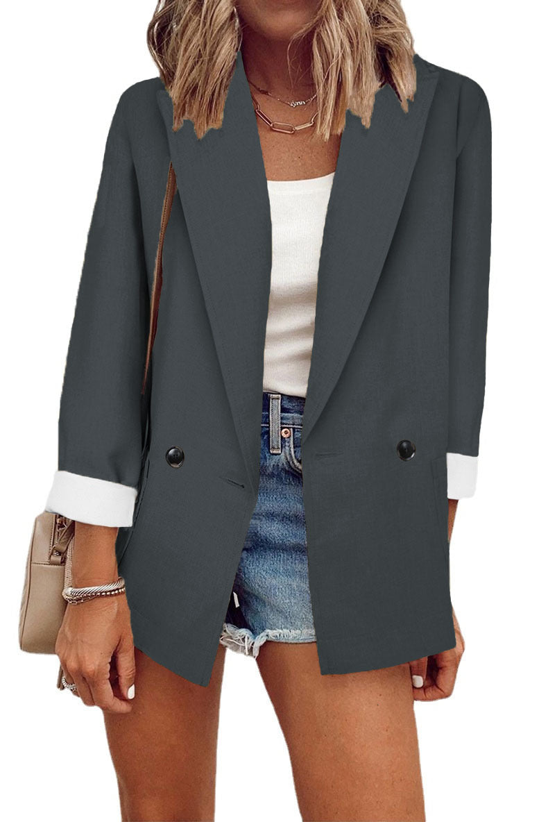 Damernas moderiktiga oversized blazer i enkel design med eleganta knappdetaljer Eva Jonsson-Eva Jonsson