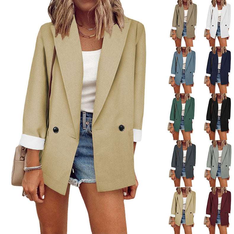 Damernas moderiktiga oversized blazer i enkel design med eleganta knappdetaljer Eva Jonsson-Eva Jonsson