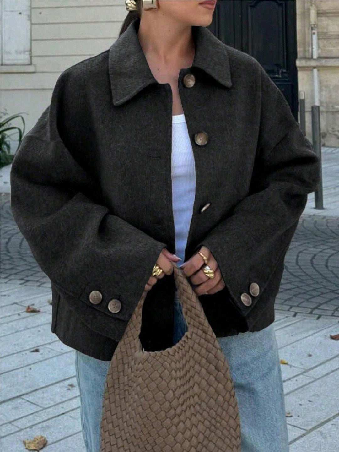Damernas moderiktiga oversized-jacka med konstpäls-krage Mirla-Eva Jonsson