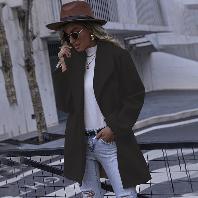 Damernas moderiktiga oversized-kappa med mjukt material Mirla-Eva Jonsson