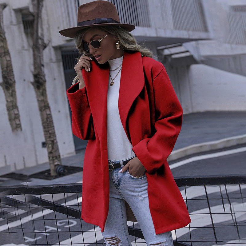 Damernas moderiktiga oversized-kappa med mjukt material Mirla-Eva Jonsson