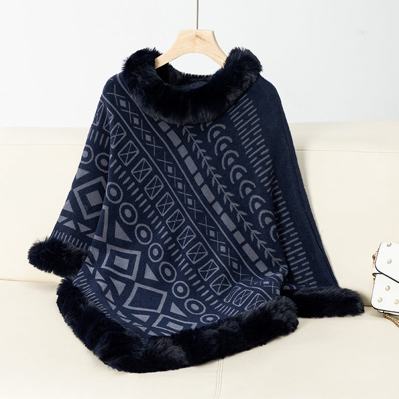 Damernas moderiktiga poncho med dekorativ krage av kunstpäls Eva Jonsson-Eva Jonsson