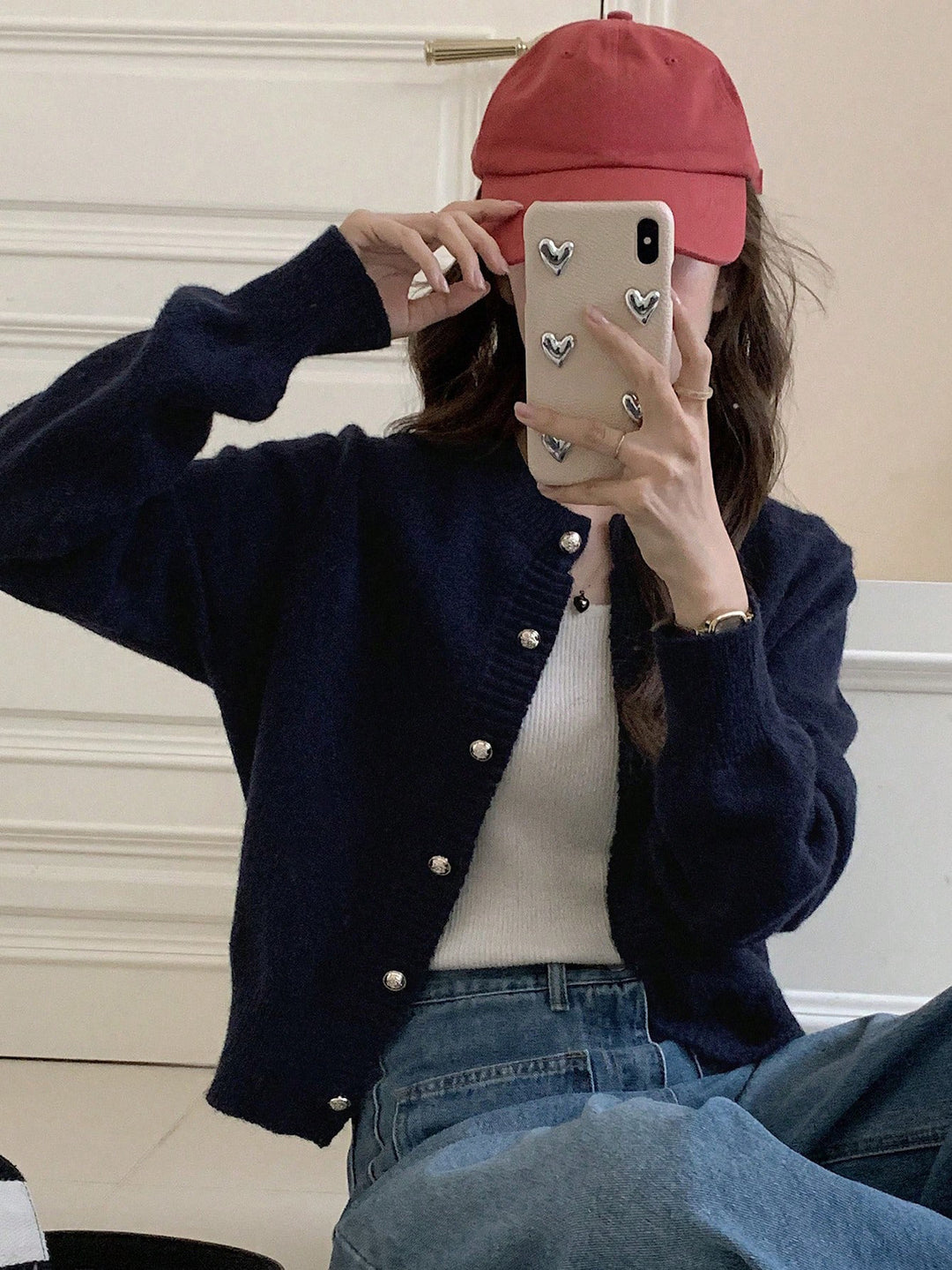 Damernas moderiktiga stickad cardigan med knapplist och fin ribbad struktur Eva Jonsson-Eva Jonsson