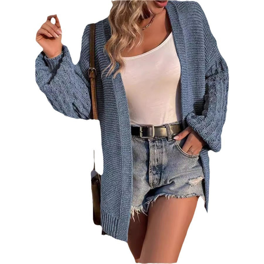 Damernas moderiktiga stickad cardigan med voluminösa ärmar och öppen design Mirla-Eva Jonsson
