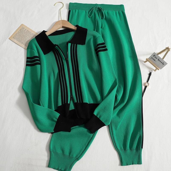 Damernas moderiktiga stickade loungewear-set med dragkedja och sportiga detaljer Mirla-Eva Jonsson
