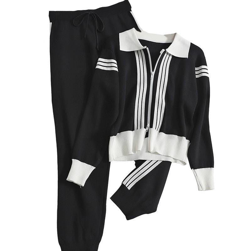 Damernas moderiktiga stickade loungewear-set med dragkedja och sportiga detaljer Mirla-Eva Jonsson