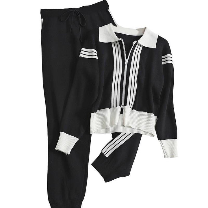 Damernas moderiktiga stickade loungewear-set med dragkedja och sportiga detaljer Mirla-Eva Jonsson