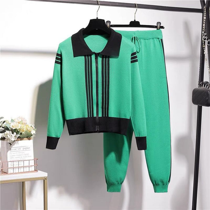 Damernas moderiktiga stickade loungewear-set med dragkedja och sportiga detaljer Mirla-Eva Jonsson