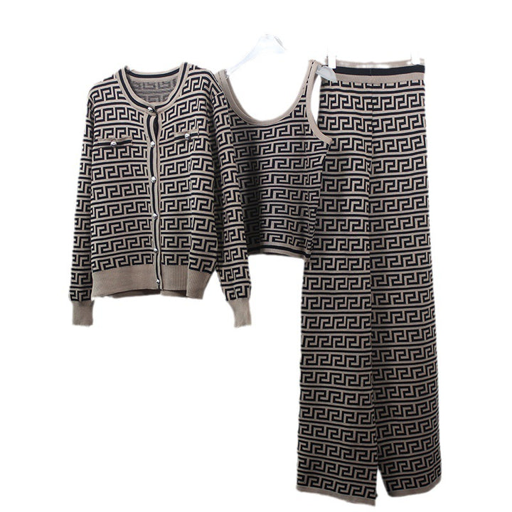 Damernas moderiktiga stickade loungewear-set med geometriskt mönster och smal passform Mirla-Eva Jonsson