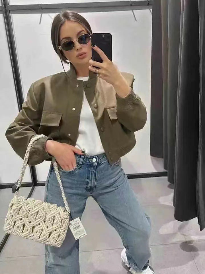 Damernas moderiktiga streetwear-jacka Mirla-Eva Jonsson
