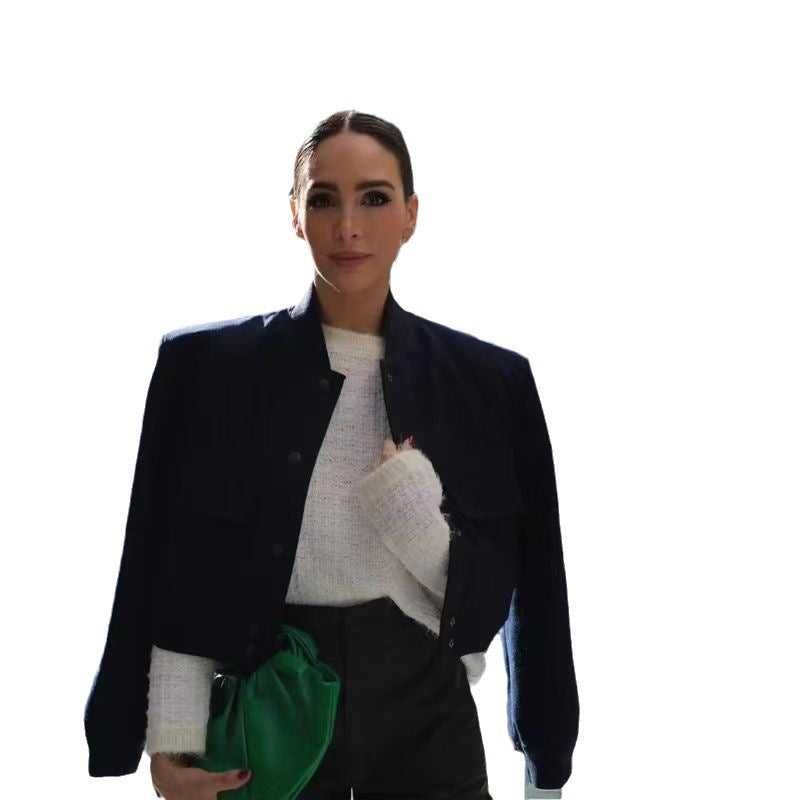 Damernas moderiktiga streetwear-jacka Mirla-Eva Jonsson