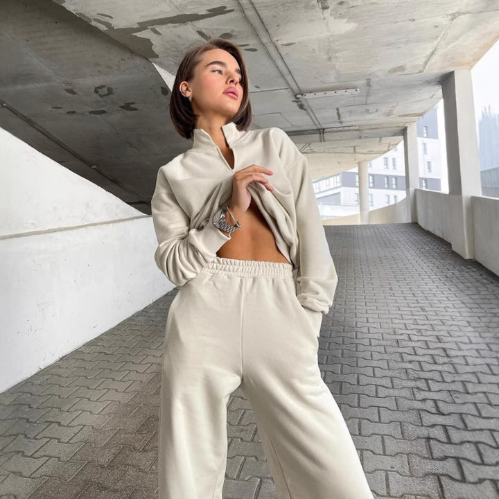 Damernas moderiktiga sweatshirt med V-ringning och optimerad passform Eva Jonsson-Eva Jonsson