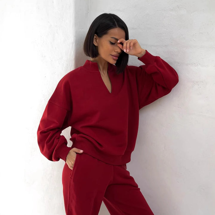 Damernas moderiktiga sweatshirt med V-ringning och optimerad passform Mirla-Eva Jonsson
