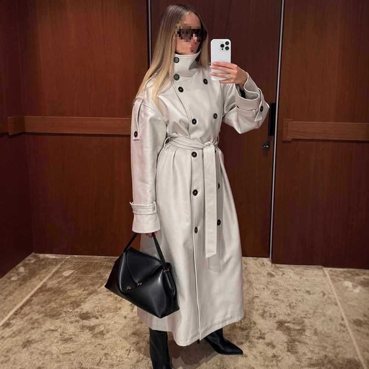 Damernas moderiktiga trenchcoat med hög krage och bindebälte Mirla-Eva Jonsson