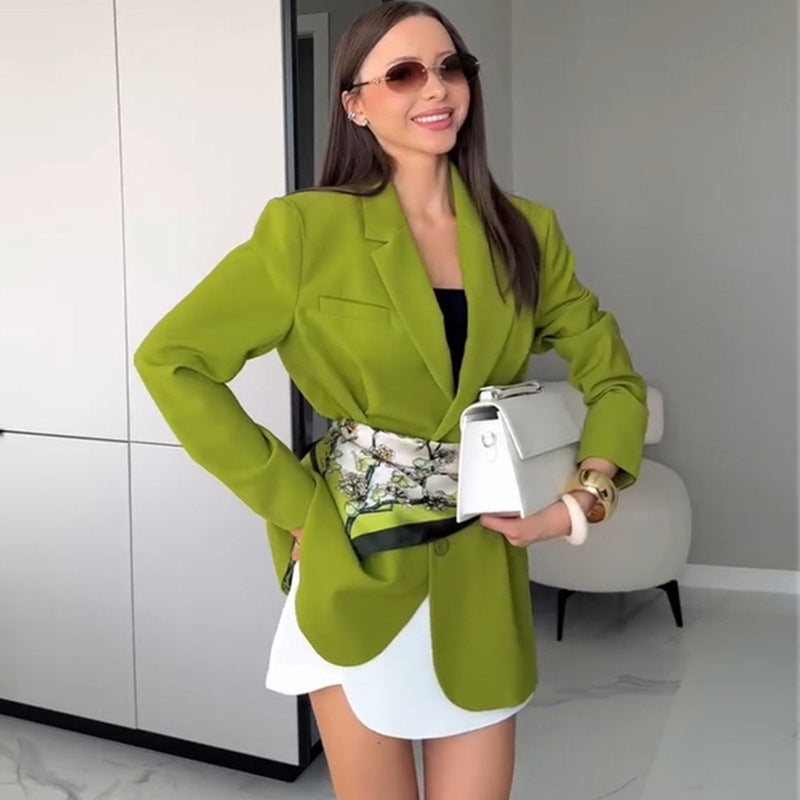 Damernas moderna blazer med bältesdetaljer Mirla-Eva Jonsson