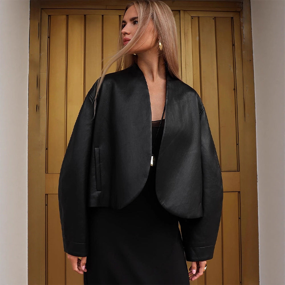 Damernas moderna cropped jacka med oversized snitt Mirla-Eva Jonsson