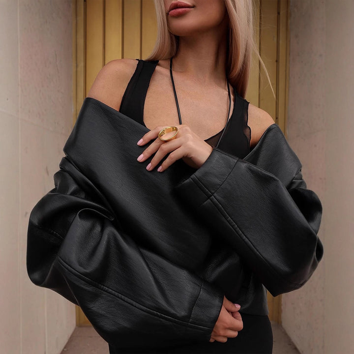 Damernas moderna cropped jacka med oversized snitt Mirla-Eva Jonsson