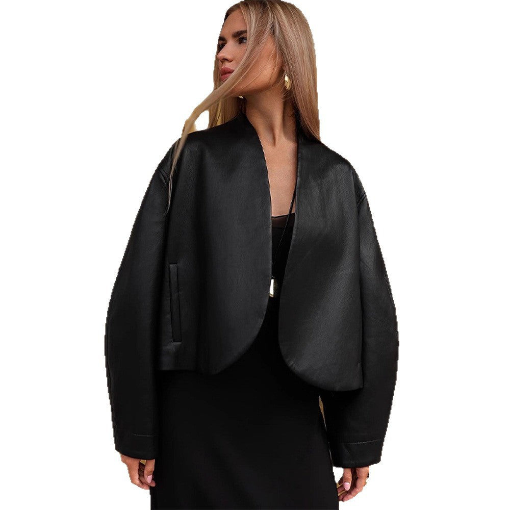 Damernas moderna cropped jacka med oversized snitt Mirla-Eva Jonsson