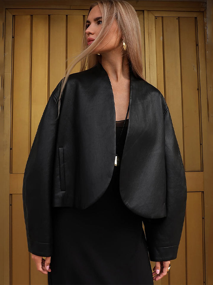 Damernas moderna cropped jacka med oversized snitt Mirla-Eva Jonsson