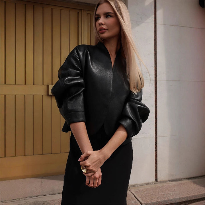 Damernas moderna cropped jacka med oversized snitt Mirla-Eva Jonsson