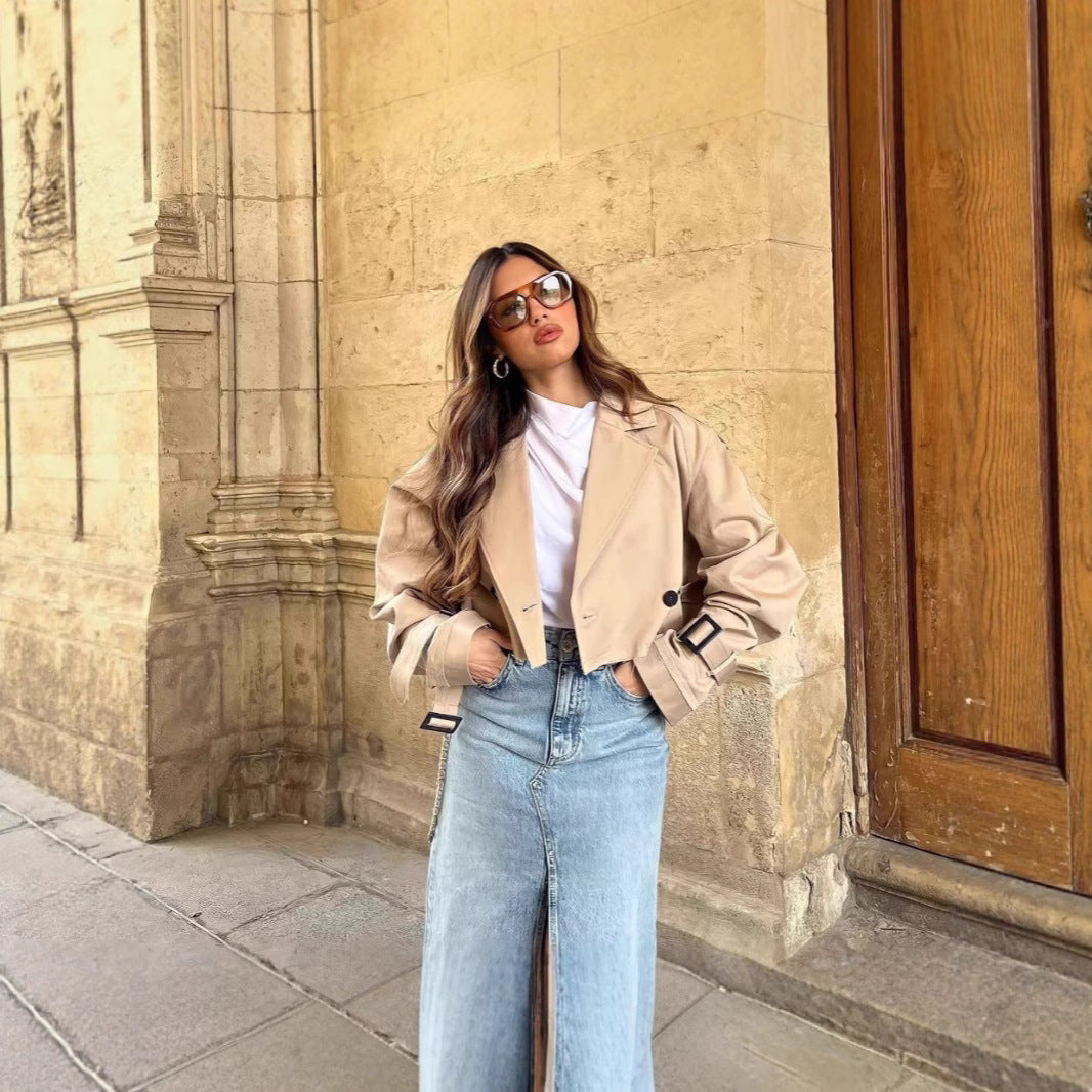 Damernas moderna cropped trenchjacka Mirla-Eva Jonsson