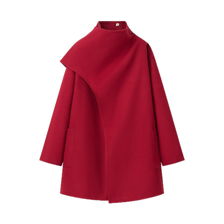 Damernas moderna oversized jacka med asymmetrisk krage Mirla-Eva Jonsson