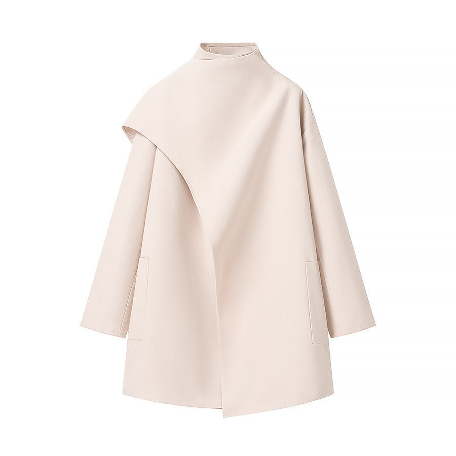 Damernas moderna oversized jacka med asymmetrisk krage Mirla-Eva Jonsson