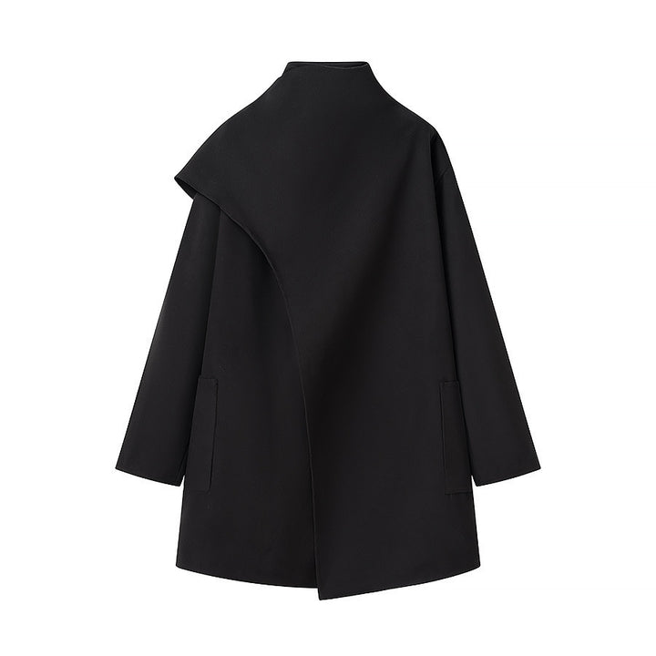 Damernas moderna oversized jacka med asymmetrisk krage Mirla-Eva Jonsson