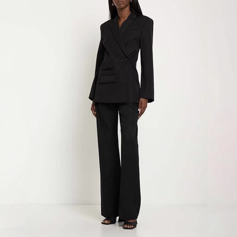 Damernas moderna snittblazer med asymmetrisk design Mirla-Eva Jonsson