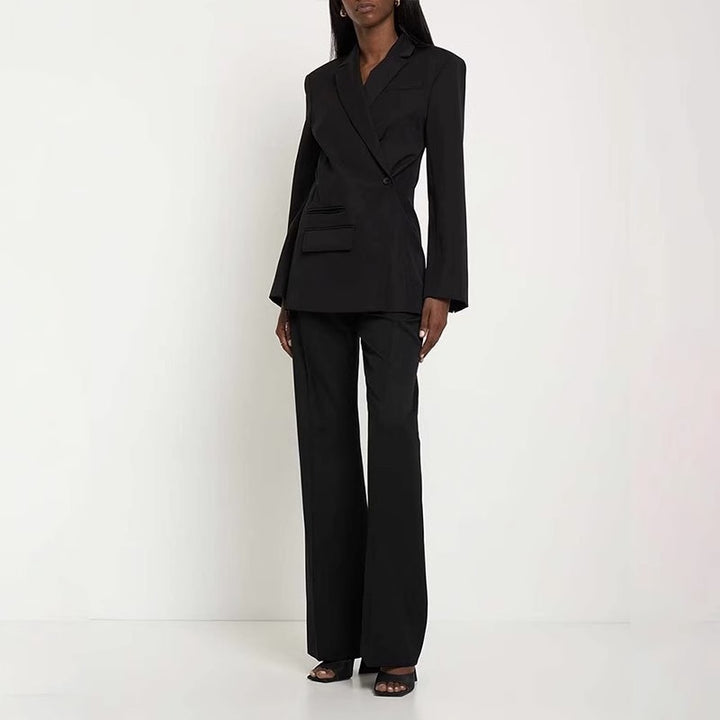 Damernas moderna snittblazer med asymmetrisk design Mirla-Eva Jonsson