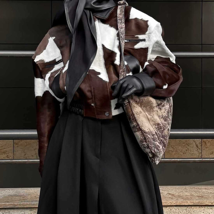 Damernas modetrend cropped bikerjacka med konstläderdetaljer Mirla-Eva Jonsson