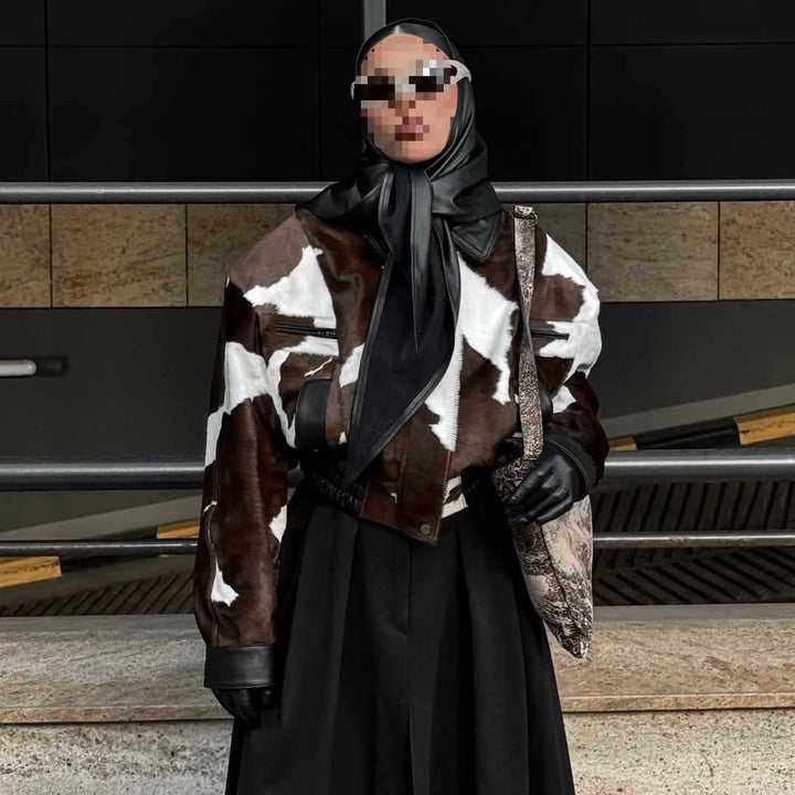 Damernas modetrend cropped bikerjacka med konstläderdetaljer Mirla-Eva Jonsson