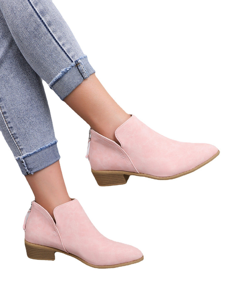 Damernas modetrendiga ankelboots med sidodragkedja och dekorativa kvastar Mirla-Eva Jonsson