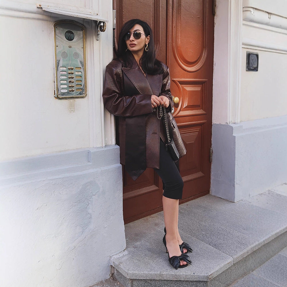 Damernas modetrendiga konstläderblazer med croco-look Mirla-Eva Jonsson