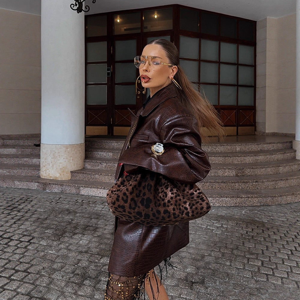 Damernas modetrendiga konstläderblazer med croco-look Mirla-Eva Jonsson