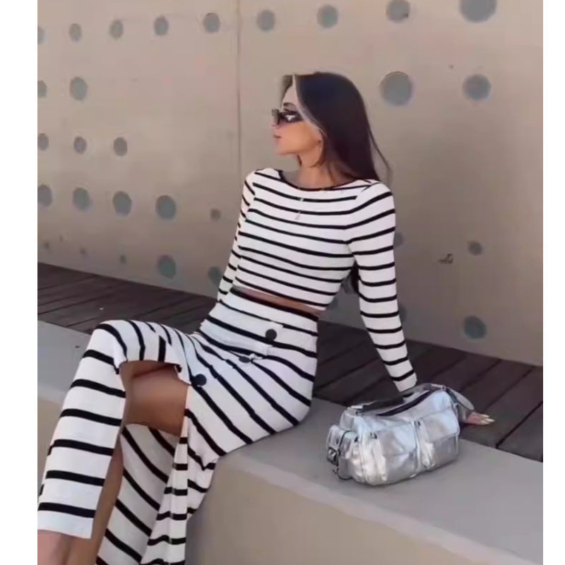 Damernas modetrendigt tvådelat set med randig crop-top och lång kjol Mirla-Eva Jonsson