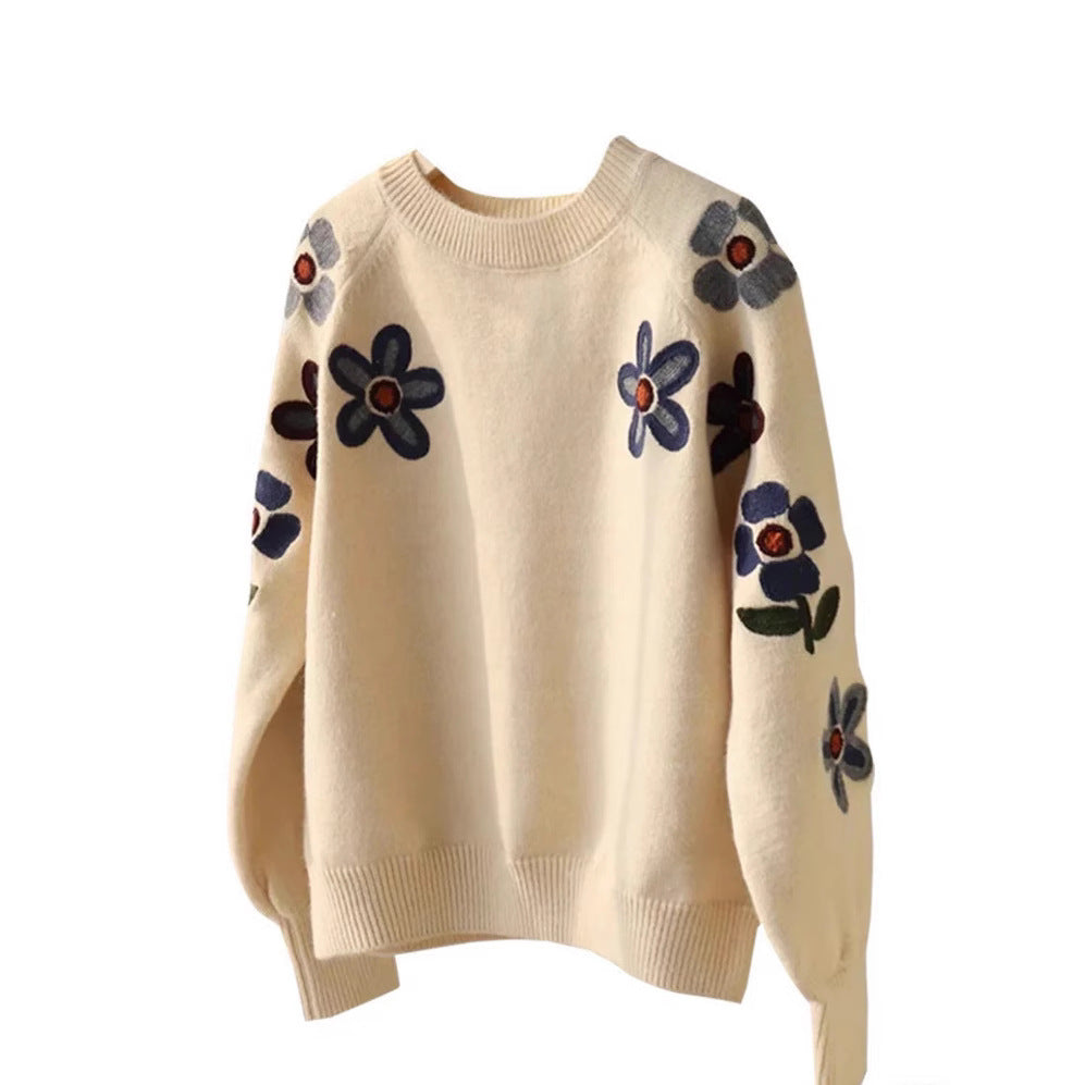 Damernas modetröja med blomsterbroderi design Mirla-Eva Jonsson