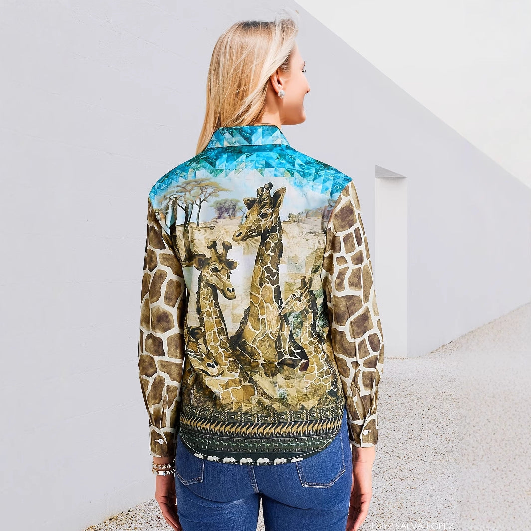 Damernas modiga blus med giraffmotiv Mirla-Eva Jonsson