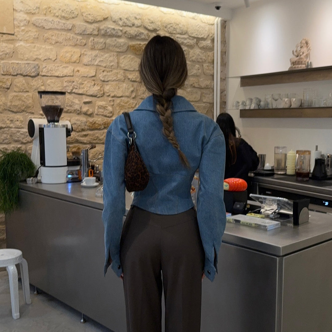 Damernas modiga denimjacka med stilig ståkrage och dragkedja Eva Jonsson-Eva Jonsson